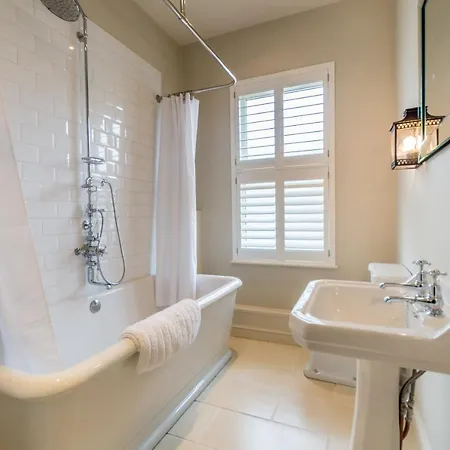 34 St Olave's Road Apartment *